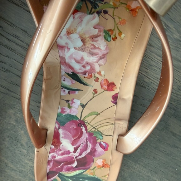 Ted Baker London Susie P Bow Jelly Flip-Flops in Pink Metallic Floral size 9W/40 - Picture 7 of 9